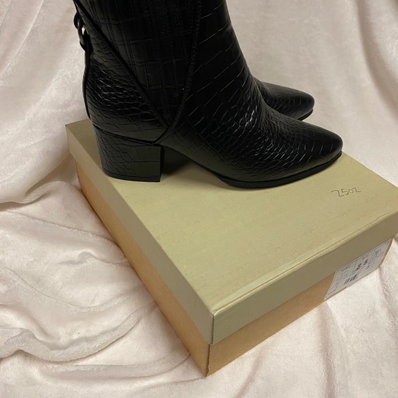 Brand new in box Very Gypsy black snakeskin 8.5 - Picture 5 of 7